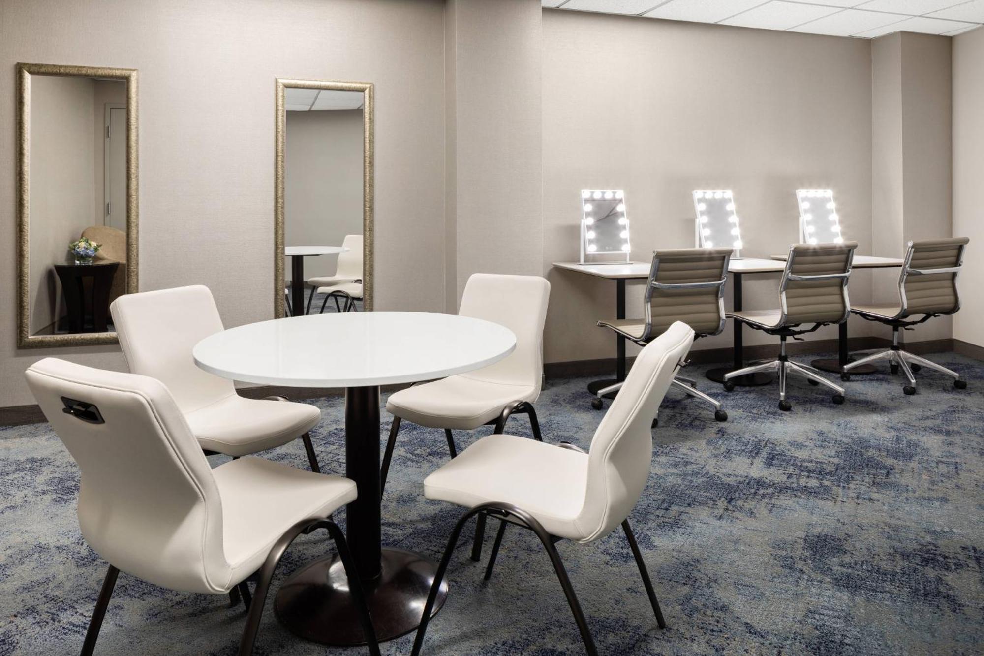 Courtyard By Marriott Downtown Hotel Minneapolis