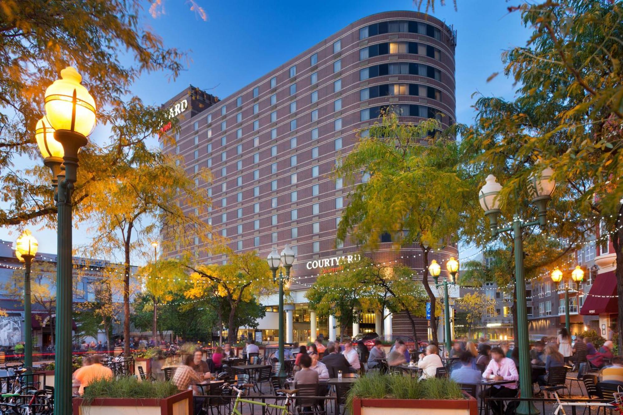 Courtyard By Marriott Downtown 3*