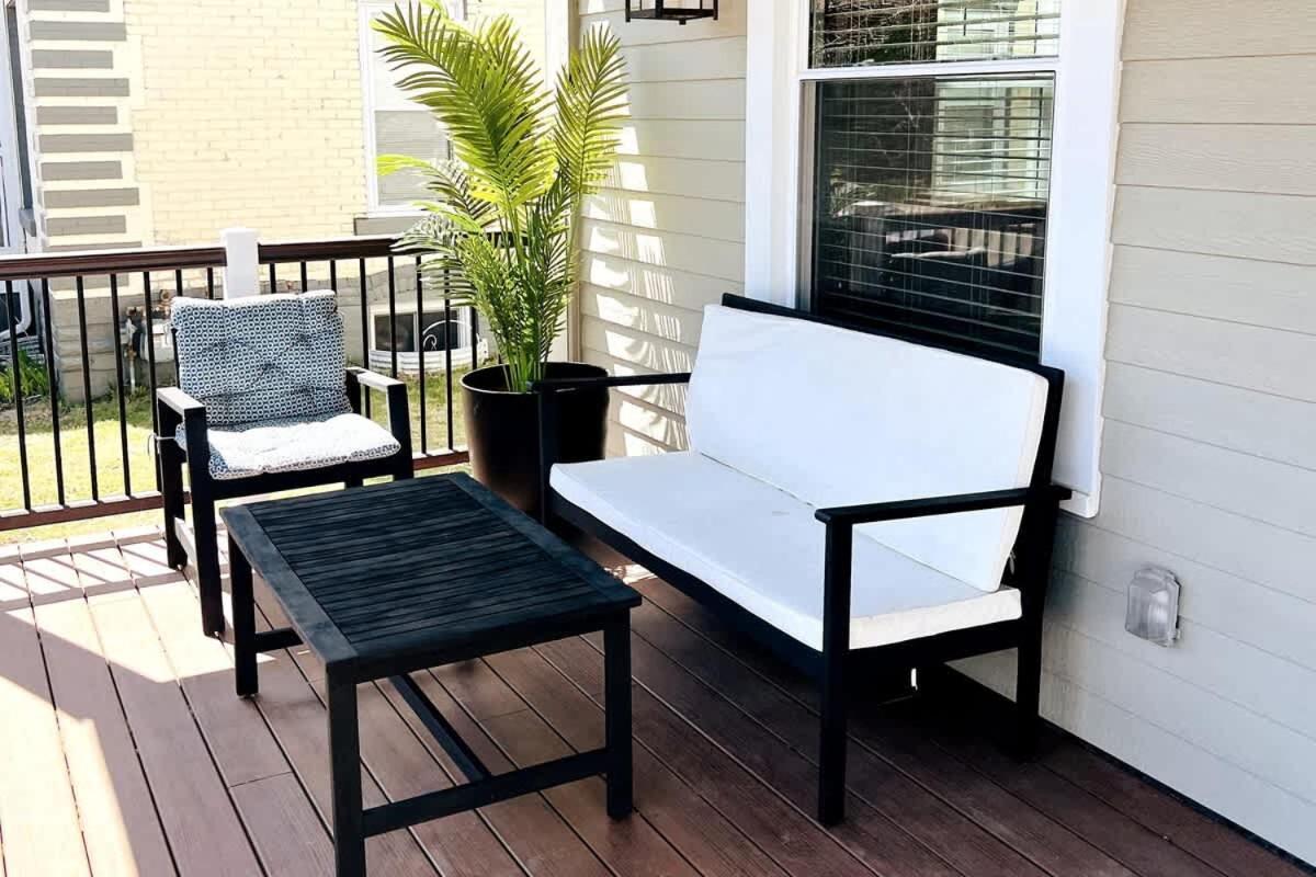 Apartment Trendy And Stylish 3br Uptown Duplex With Balcony Minneapolis