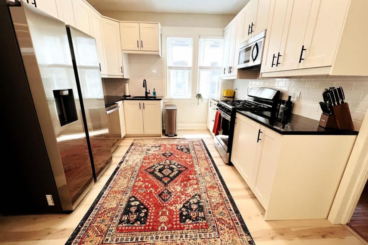 Trendy And Stylish 3br Uptown Duplex With Balcony Minneapolis