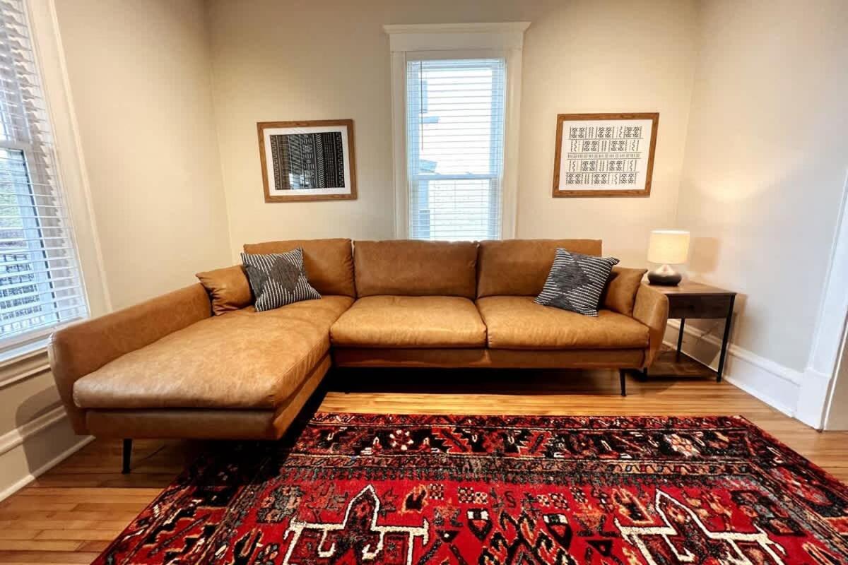 Apartment Trendy And Stylish 3br Uptown Duplex With Balcony Minneapolis