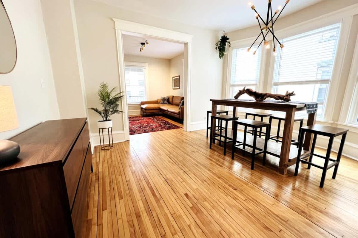 Trendy And Stylish 3br Uptown Duplex With Balcony *