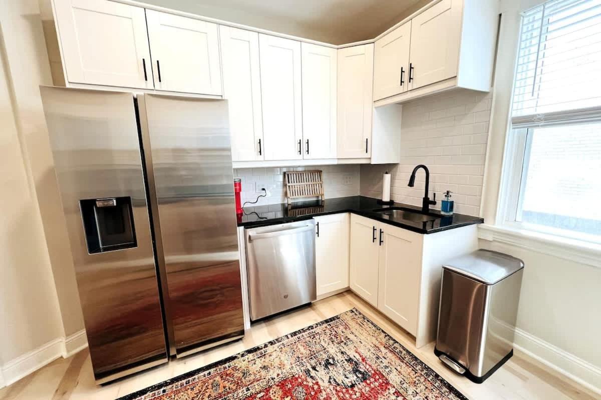 Trendy And Stylish 3br Uptown Duplex With Balcony Minneapolis