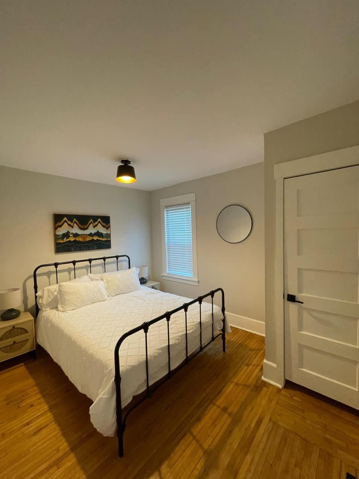 Trendy And Stylish 3br Uptown Duplex With Balcony Apartment Minneapolis