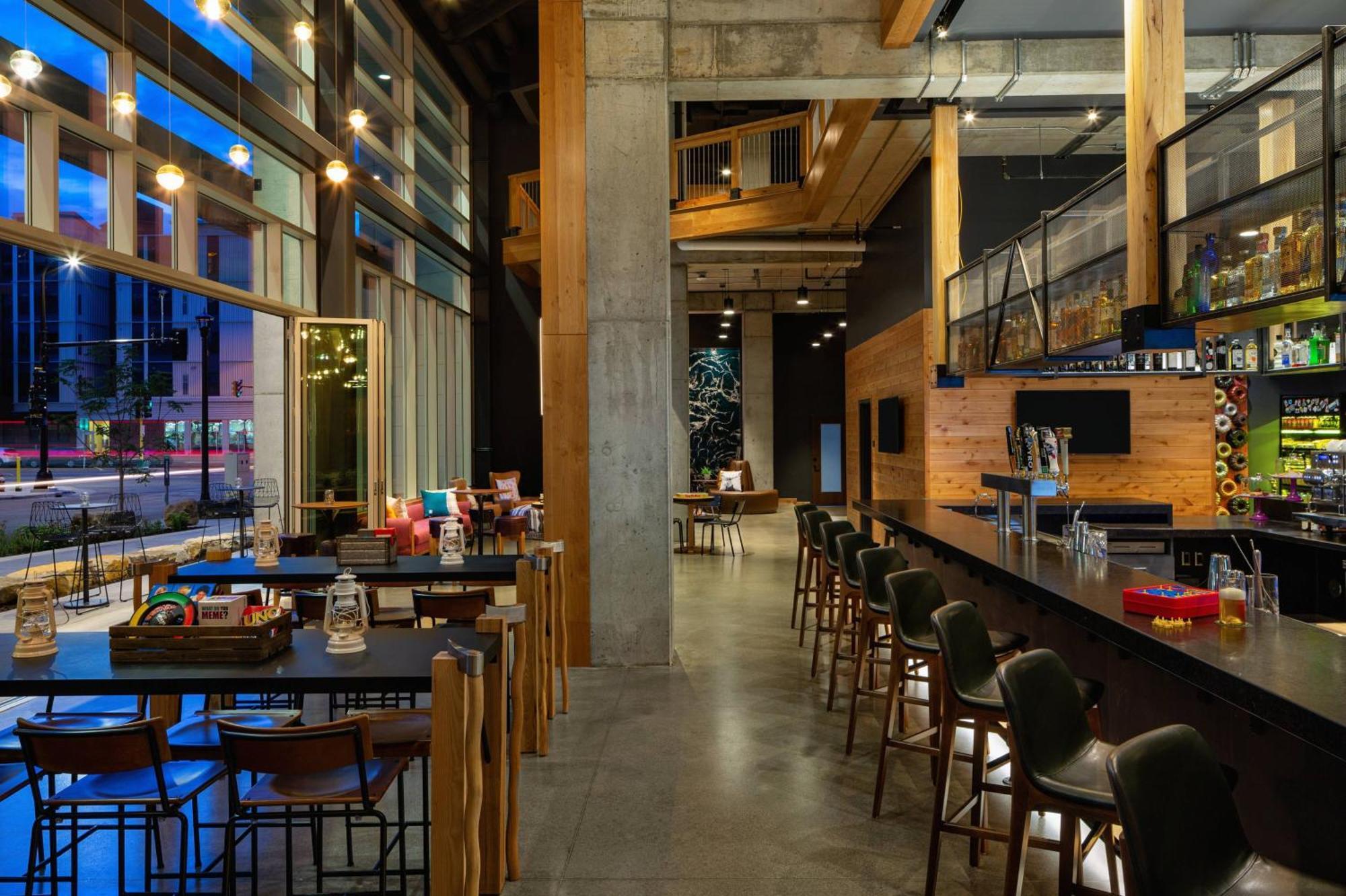Hotel Moxy Downtown
