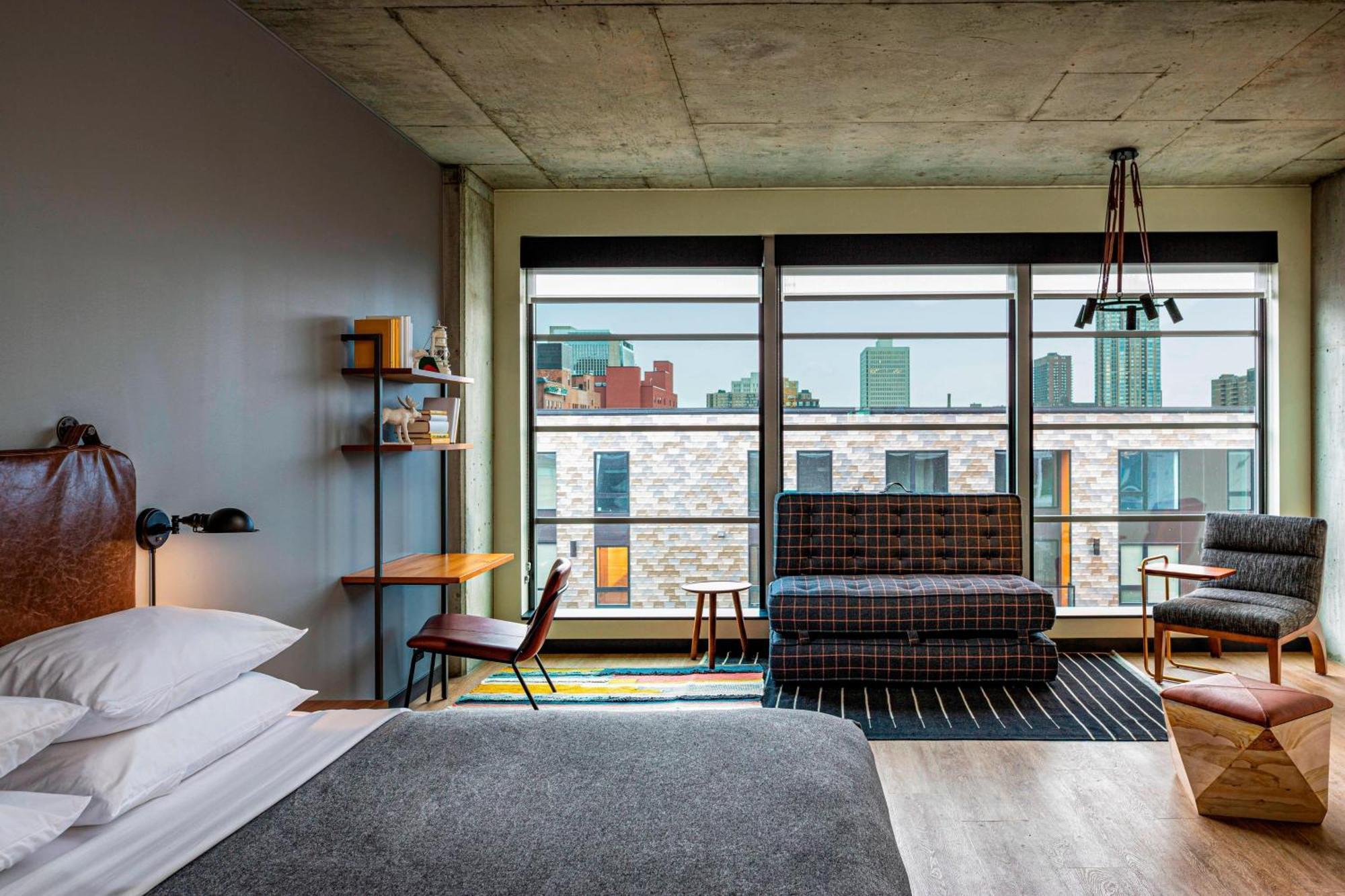 Hotel Moxy Downtown 4*