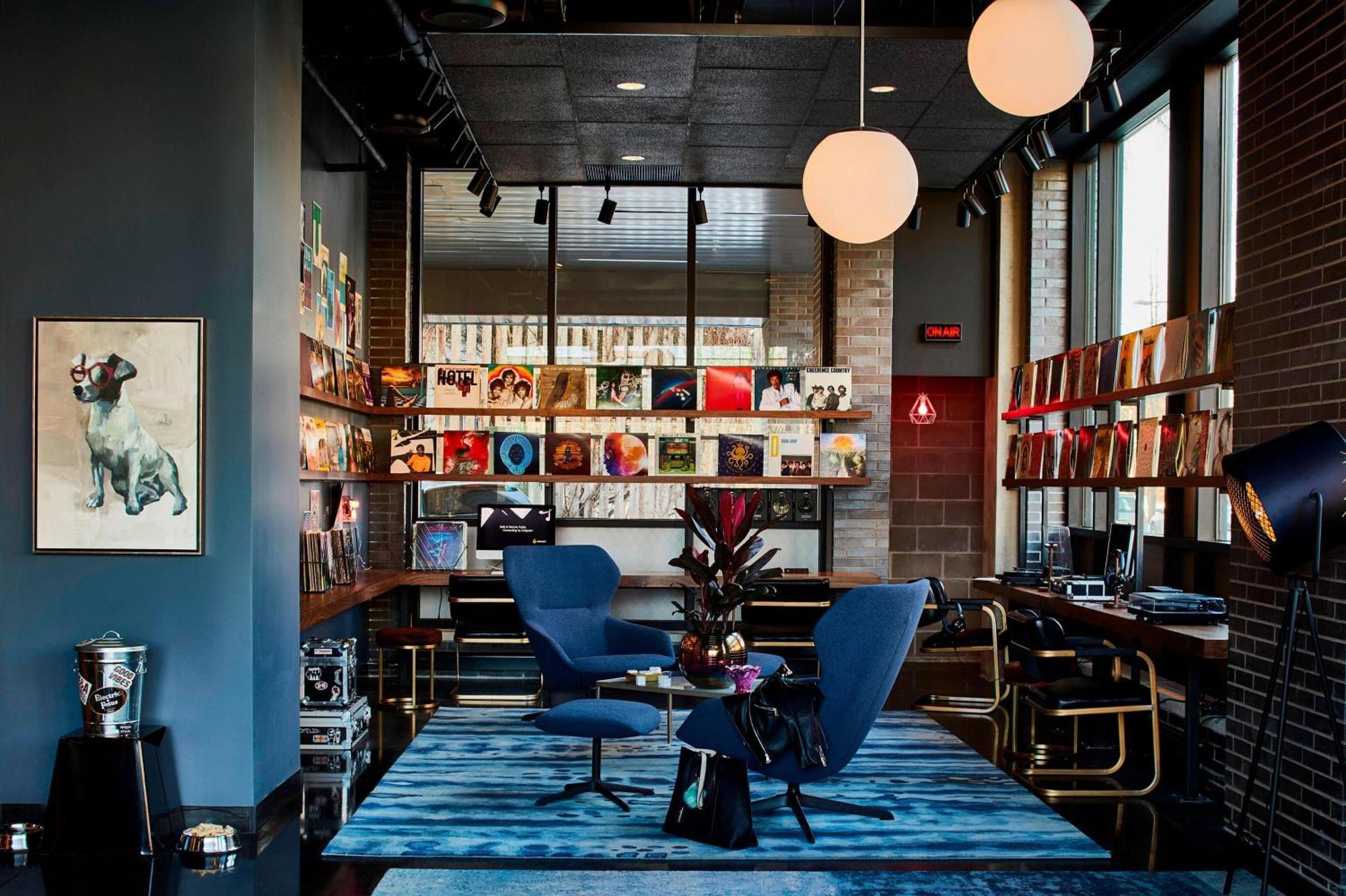 Hotel Moxy Uptown