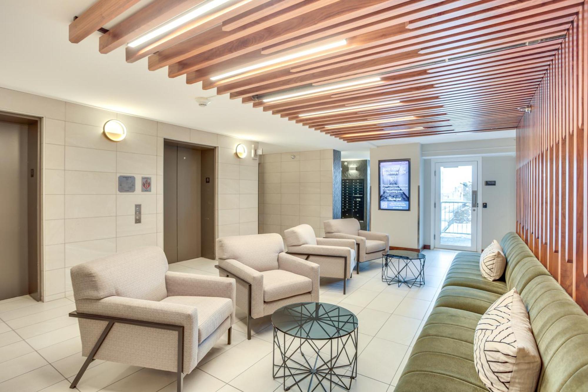 Updated In Dtwn With Pool Access! Apartment