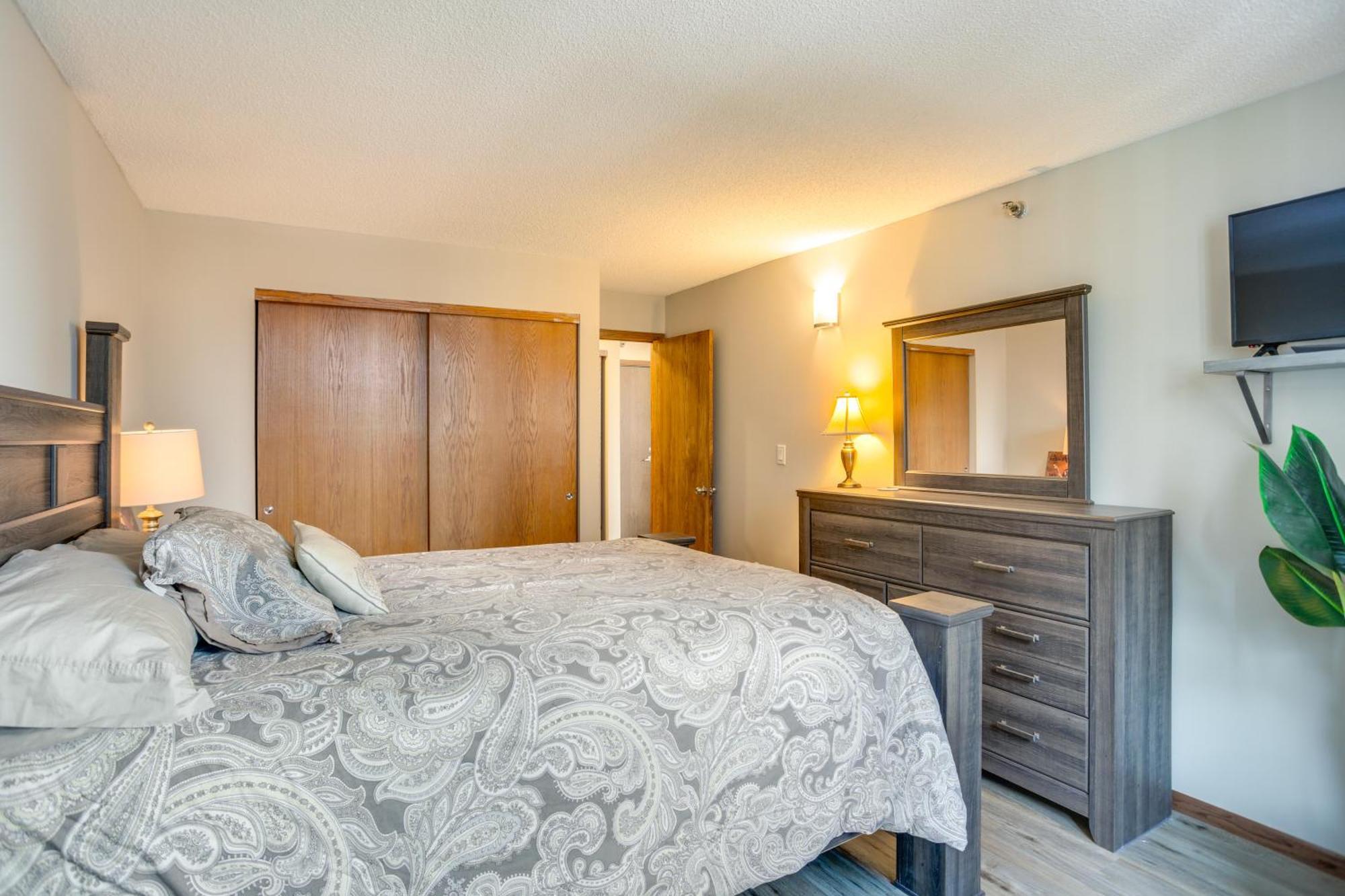 Updated In Dtwn With Pool Access! * Minneapolis