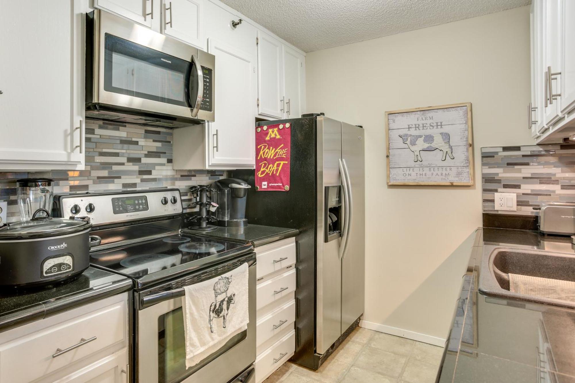 Apartment Updated In Dtwn With Pool Access! Minneapolis
