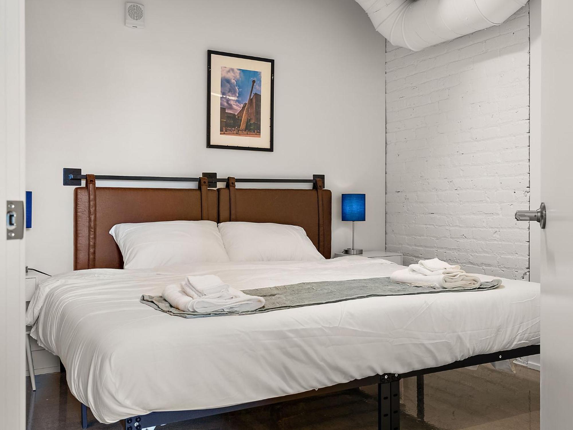 Cozysuites Nlg With Pool Bowling Alley Sauna #11 Minneapolis