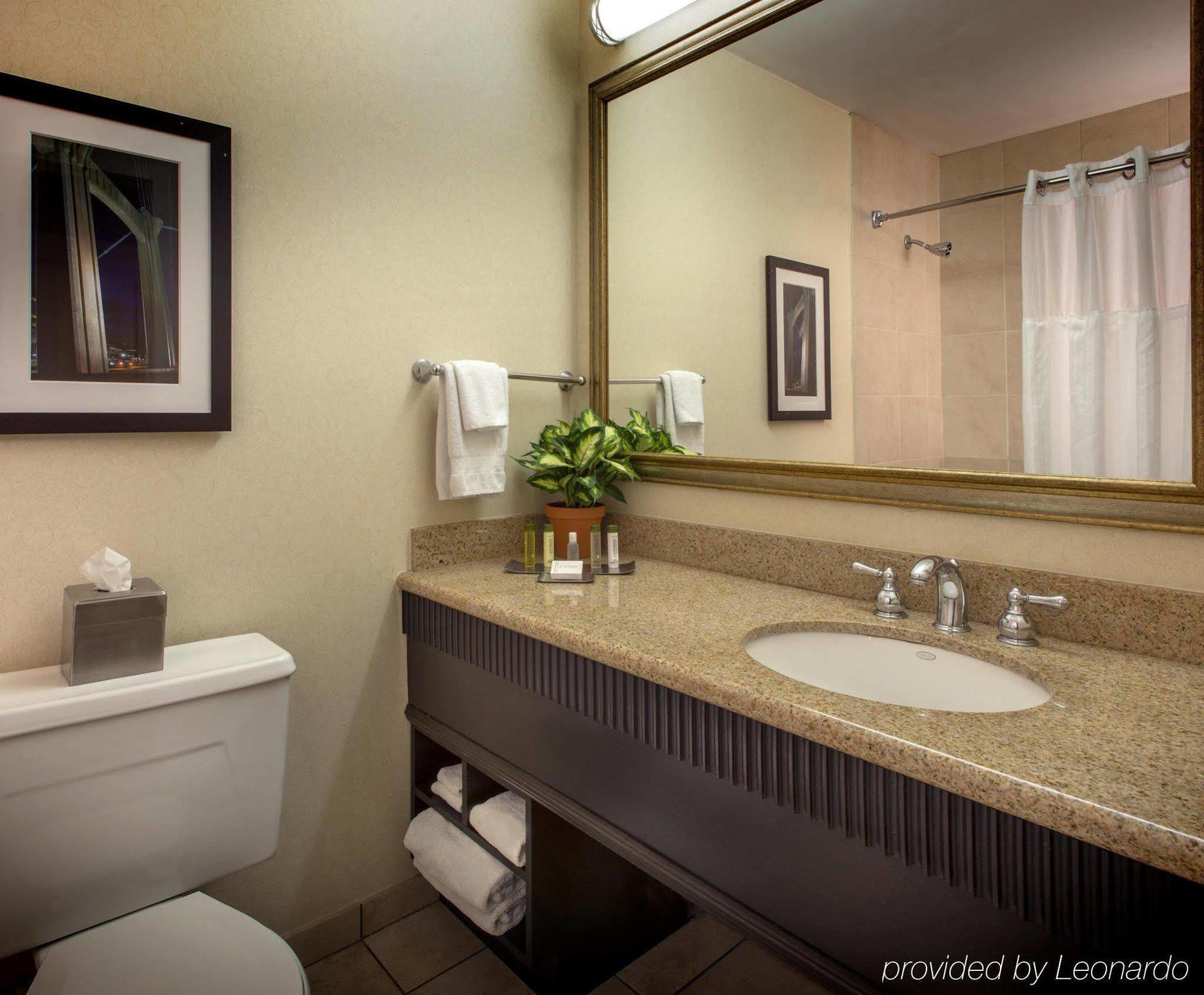 Doubletree By Hilton Downtown Hotel 4*