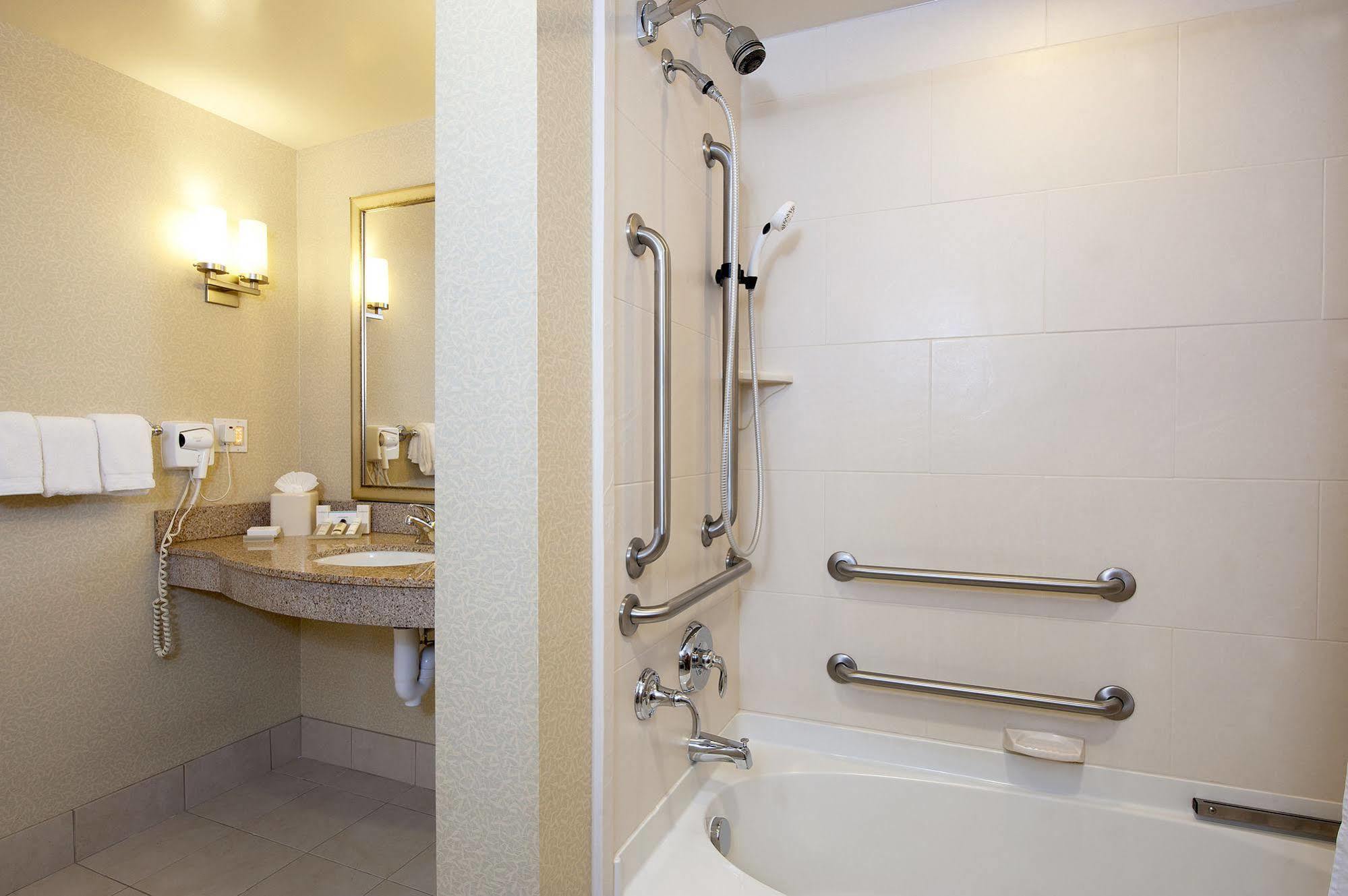 Hilton Garden Downtown Hotel 3*