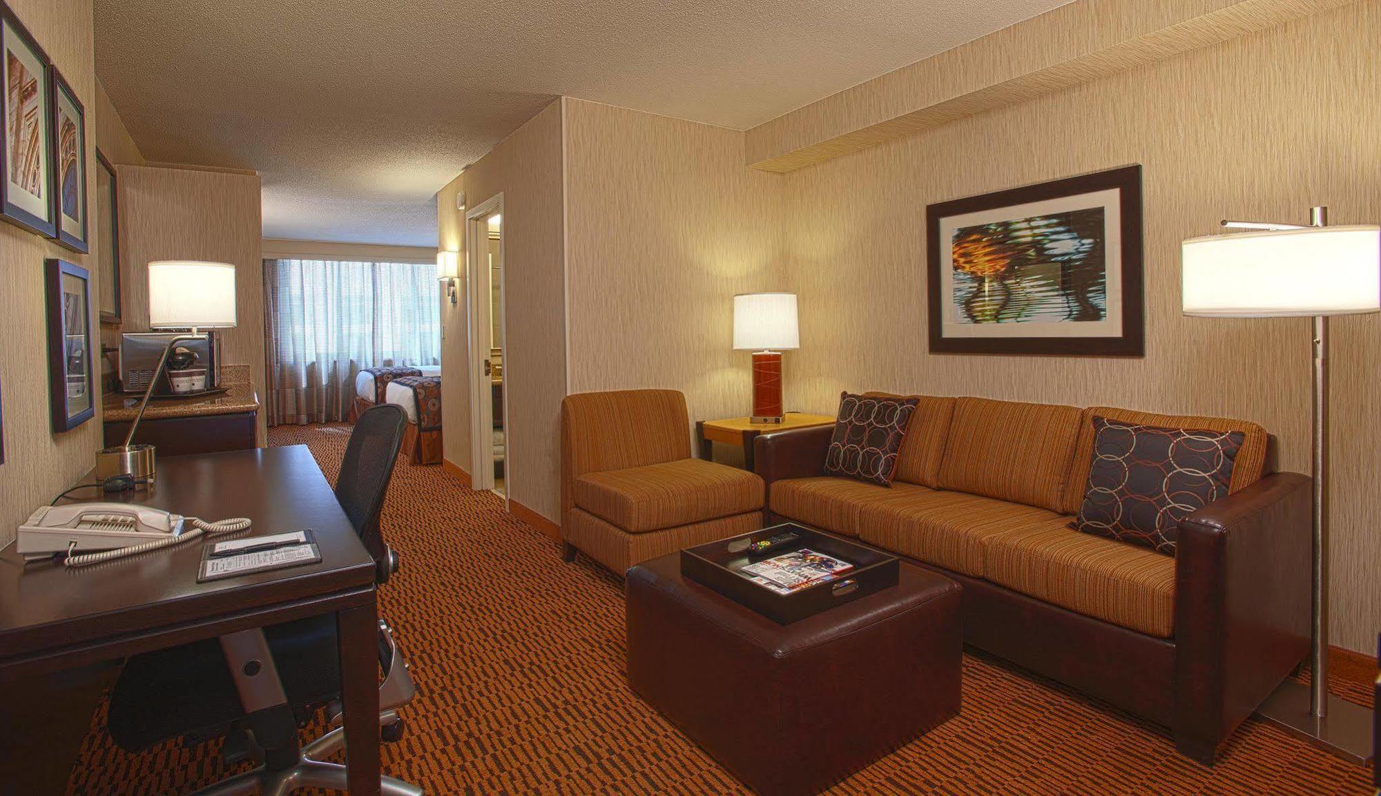 Doubletree By Hilton Downtown Hotel Minneapolis