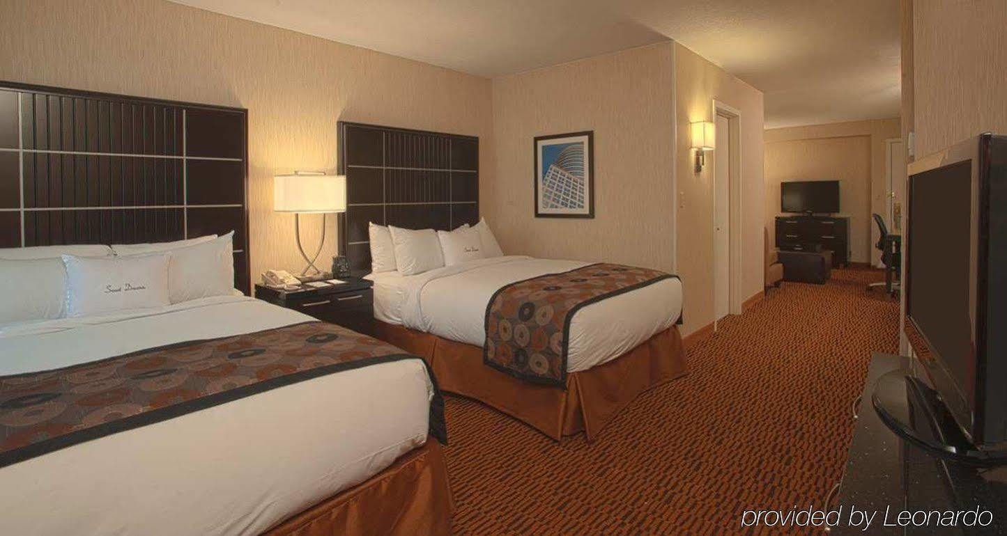 Doubletree By Hilton Downtown Hotel 4*